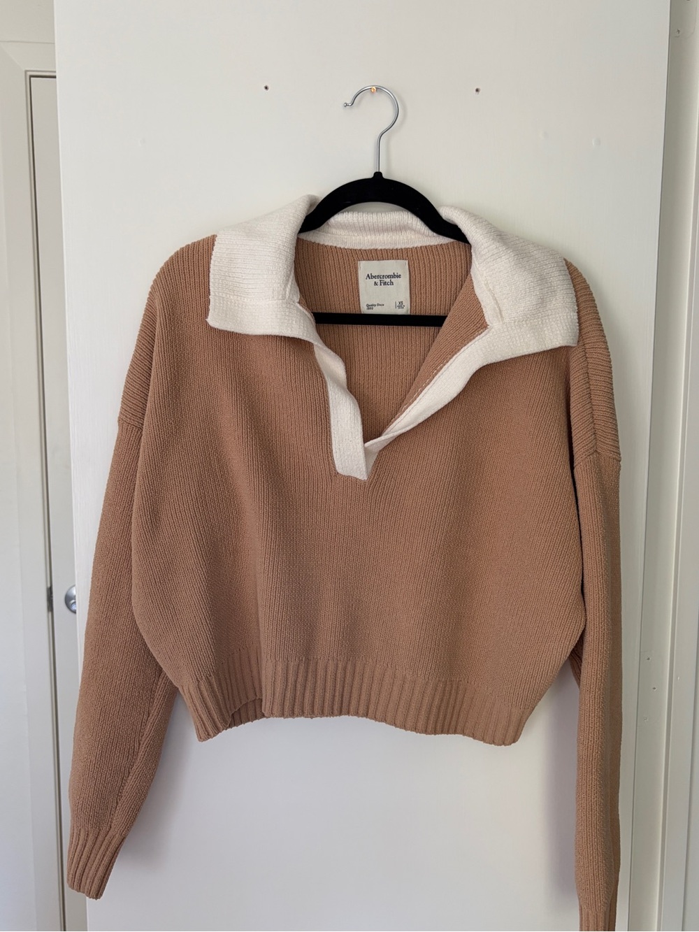 Abercrombie & Fitch Women's Collared Sweater in Camel and Cream Size XS